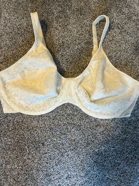 Women’s Lace Underwire Bra in Ivory